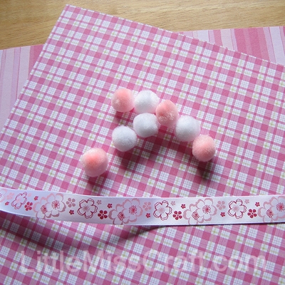 Easy and cute heart craft made with pipe cleaners!
