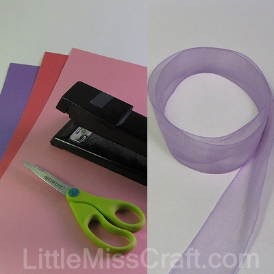 Heart wreath made with construction paper and staples! For Valentines Day, weddings or birthdays!