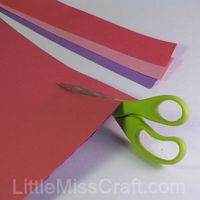 Heart wreath made with construction paper and staples! For Valentines Day, weddings or birthdays!